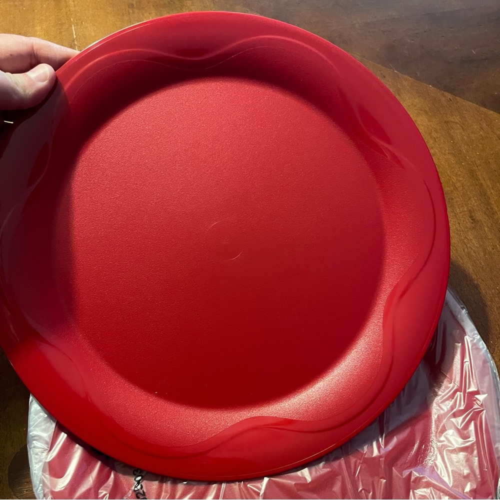Tupperware Dinner Plates - Picture 2 of 5